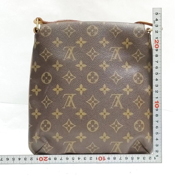 Authentic Louis Vuitton Musette Salsa - Picture 3 of 10